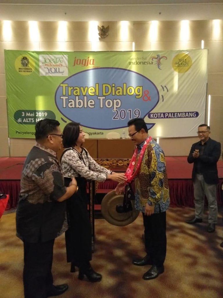 Dialog Reservasi Paket Wisata